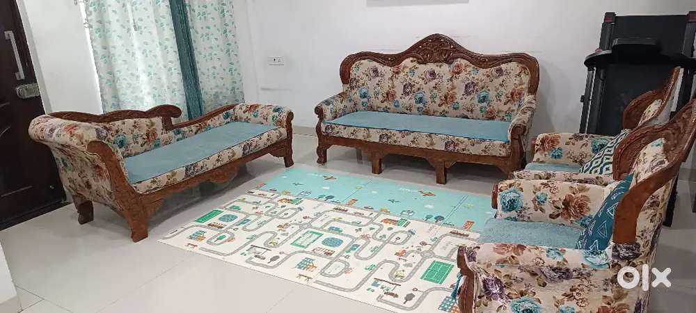 8-Seater Sheesham Maharaja Wood Sofa Set – Royal Hand-Carved Design