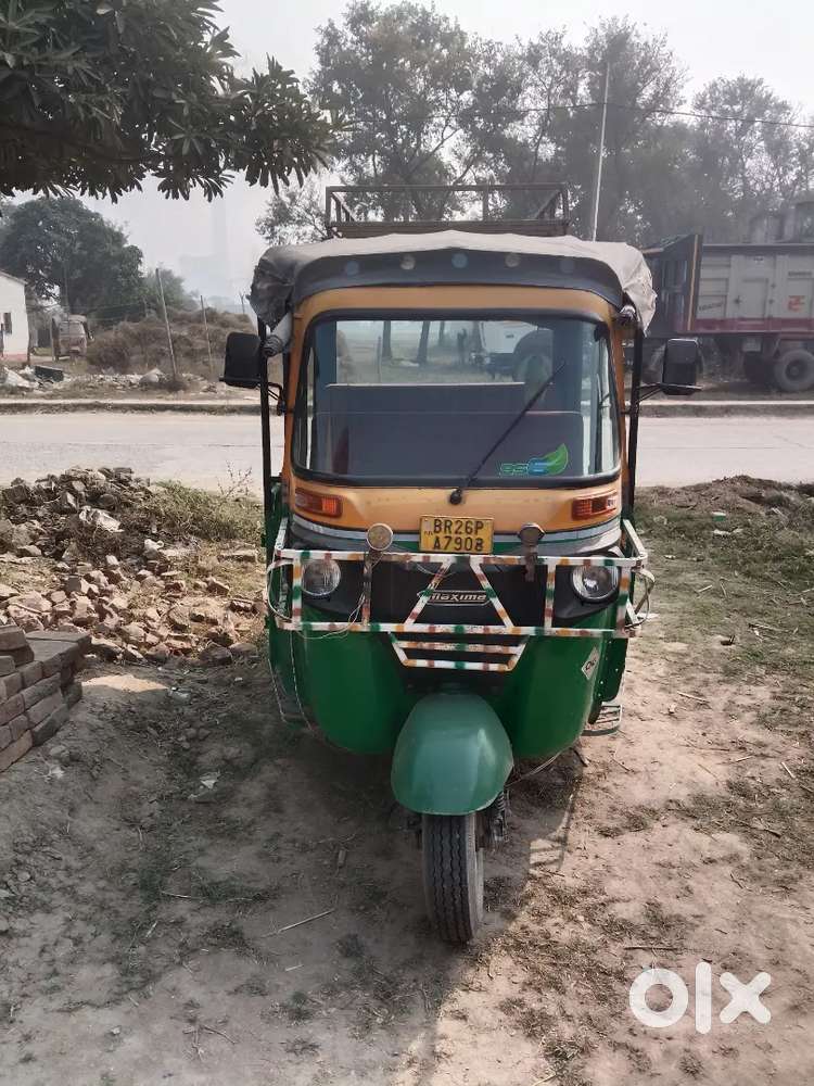 Auto bajaj CNG