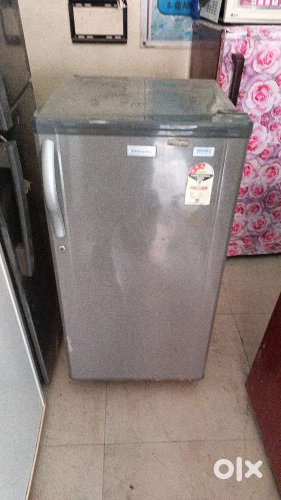 Working good condition washing machine and refrigerator