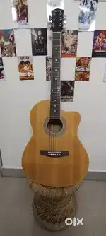 Acoustic guitar in a very good condition.