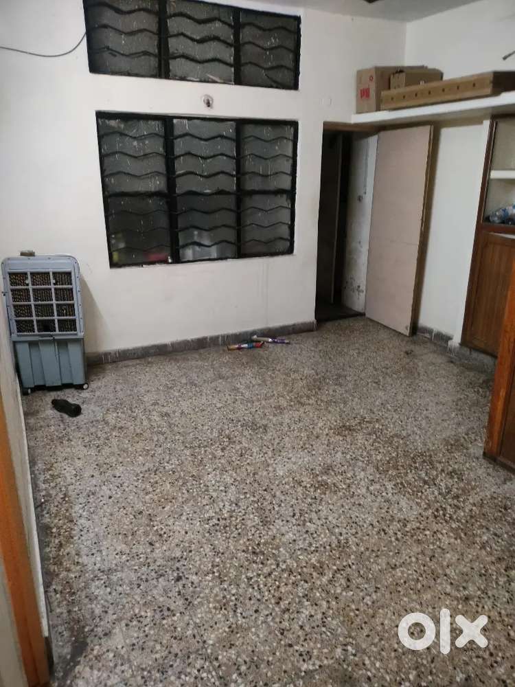 Flat for rent only bachelor's men