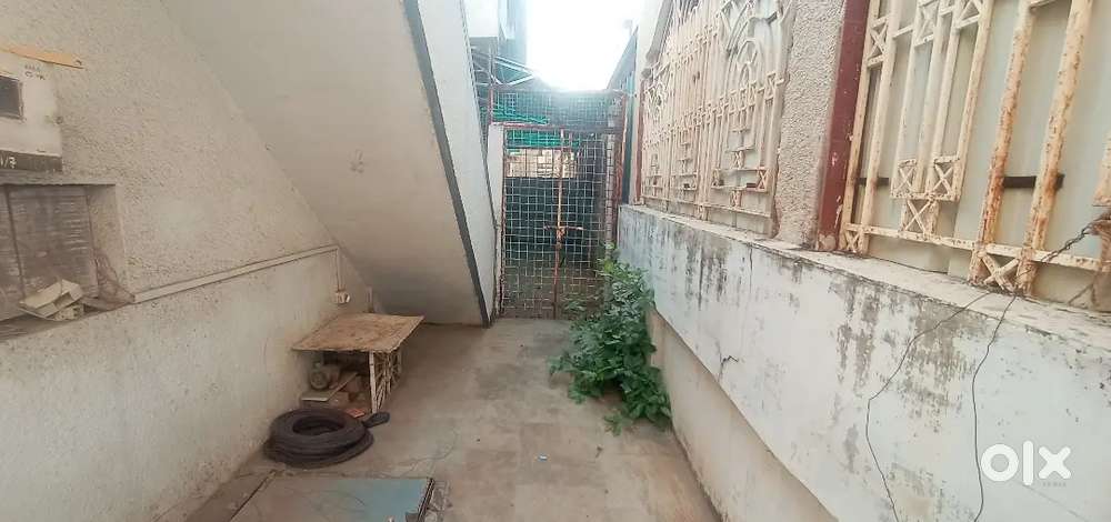 1090sqft plot tenement for sale at alkapuri jetalpur road