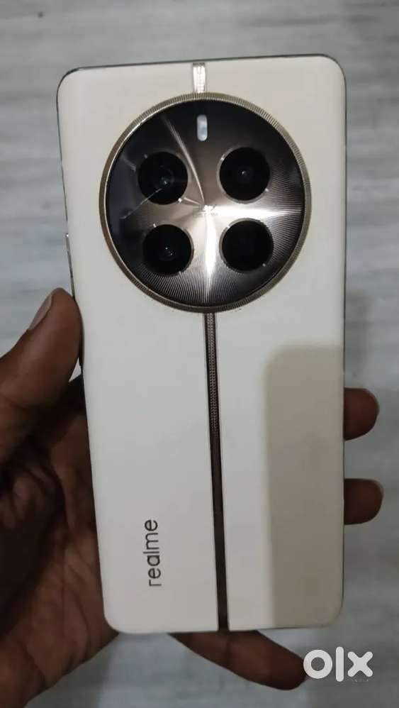 Realme 12 pro 8/128 bil box charger available