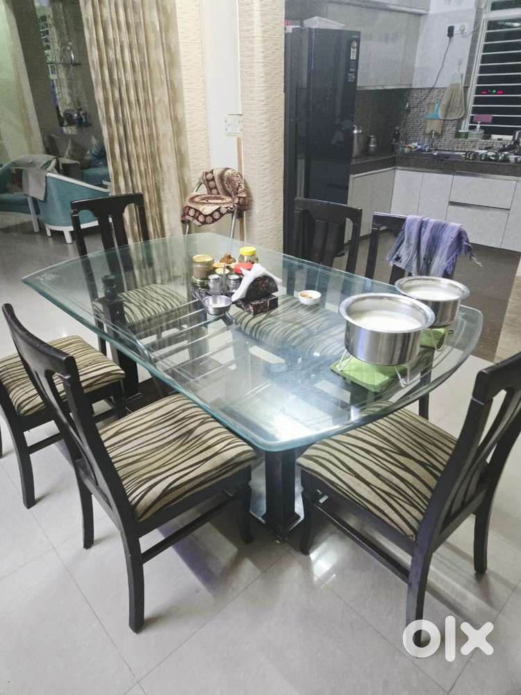 Dining table 6 seaters