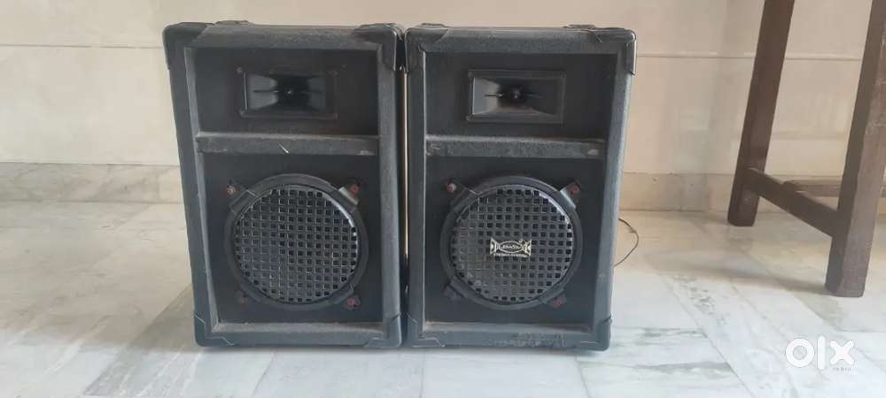 Speakers with CD player