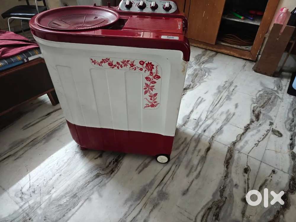Good condition semi automatic washing machine