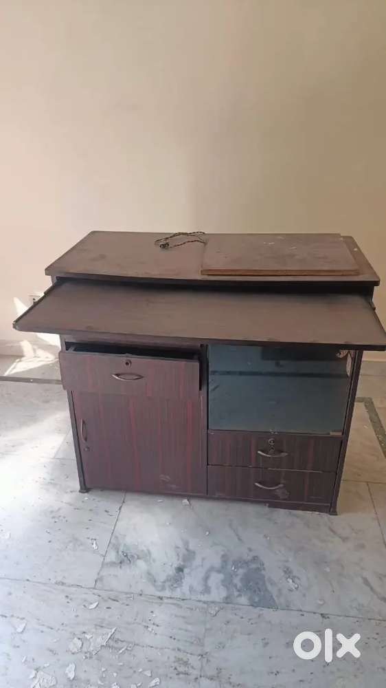 Study table which can be used for computer laptop study