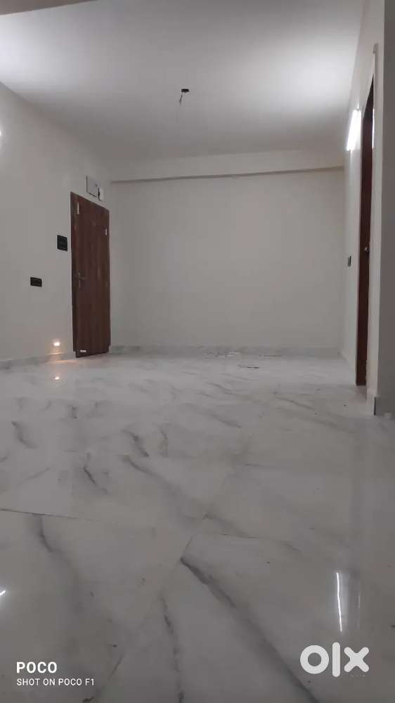 3bhk flat sale in picnic garden. No loan