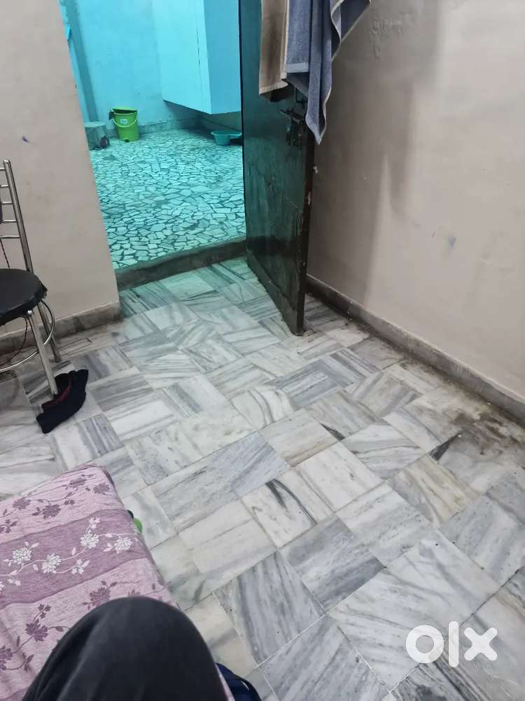 Need a cook who knows how to make a food or floor cleaning  for 2 bhkt