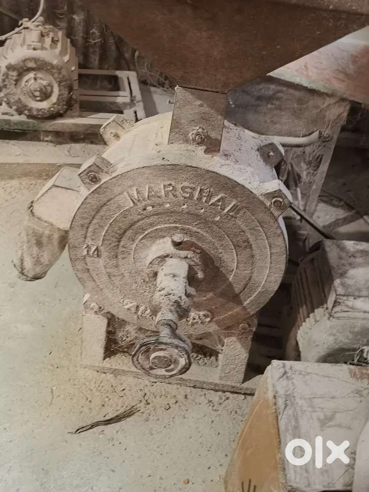 आटा चक्की आणि मिरची काडप आणि पापड मशिंन विक्री आहे