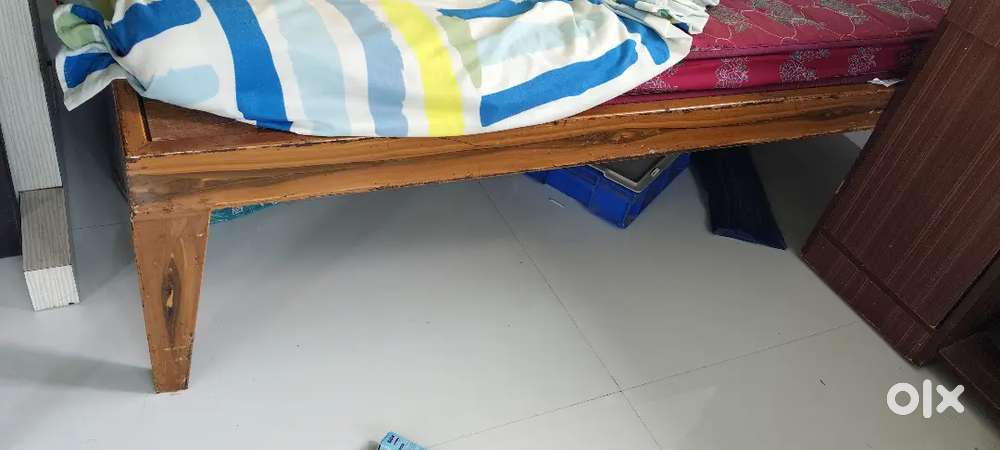 Iron cot in good condition