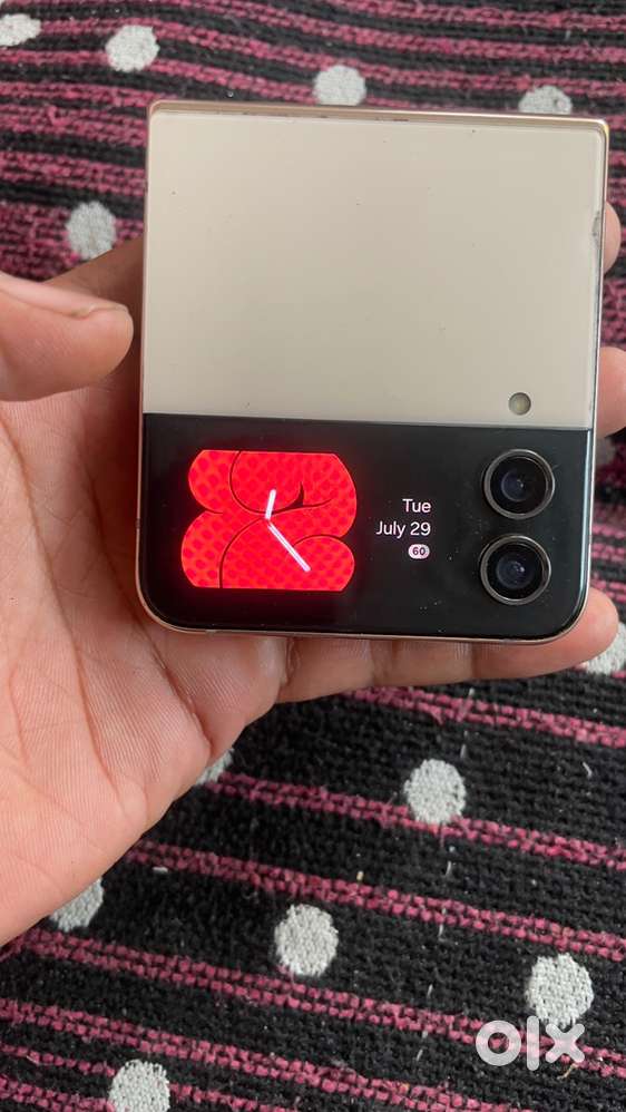 Z flip 4 128 gb display off hai