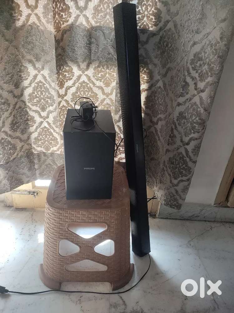 Philips sound bar with woofer