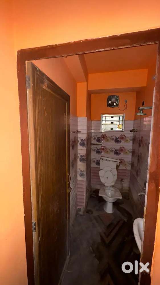 2 bhk flat. 13 min  Walking distance  from dumdum metro. Floor ground