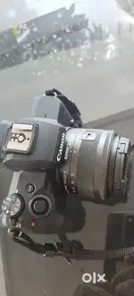 M50 mirror less camera with 24-105mm lens