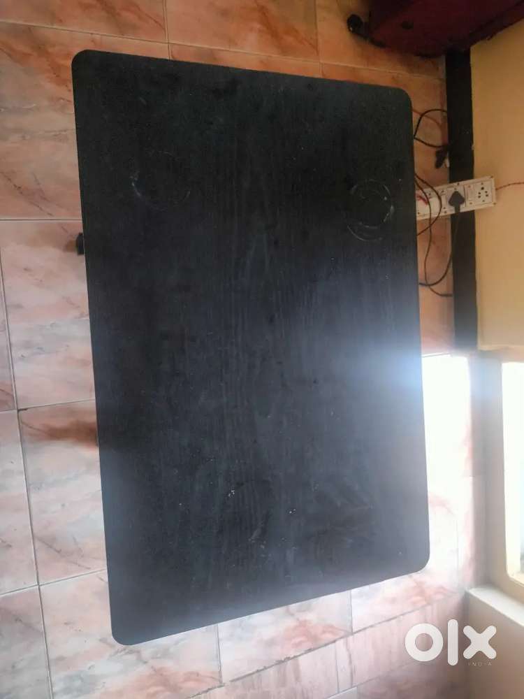 Foldable table for office work