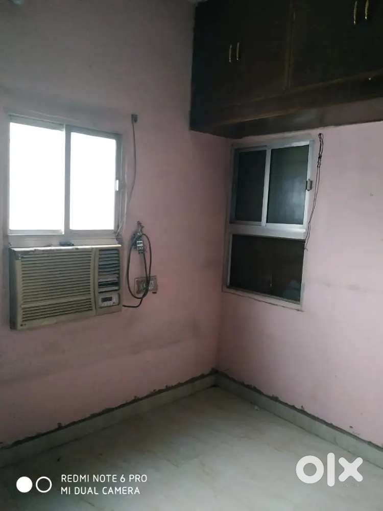 An independent house for family bechlors not allowed