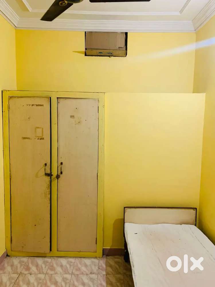 सिंगल रूम नौकरी पेशा या पढ़ाई करने वाले लड़कों के लिए