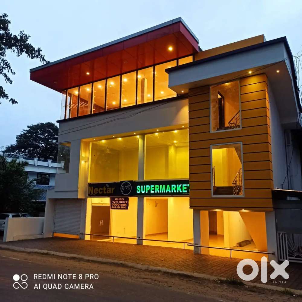3000 sqft Furnished Showroom.
