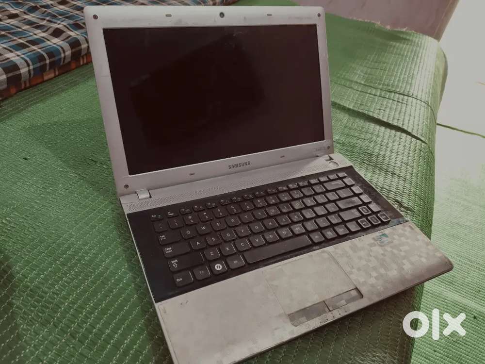 LAPTOP SAMSUNG