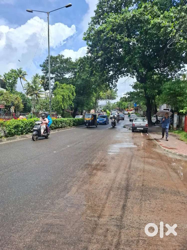 PEROORKADA PRIME SEMI COMMERCIAL &HOUSE PROPERTY 18.2 CENTS FOR SALE