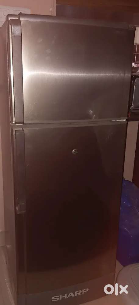 Double door refrigerator