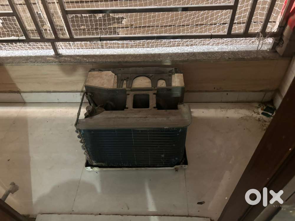 AC 1 ton window ac voltas Rs9000
