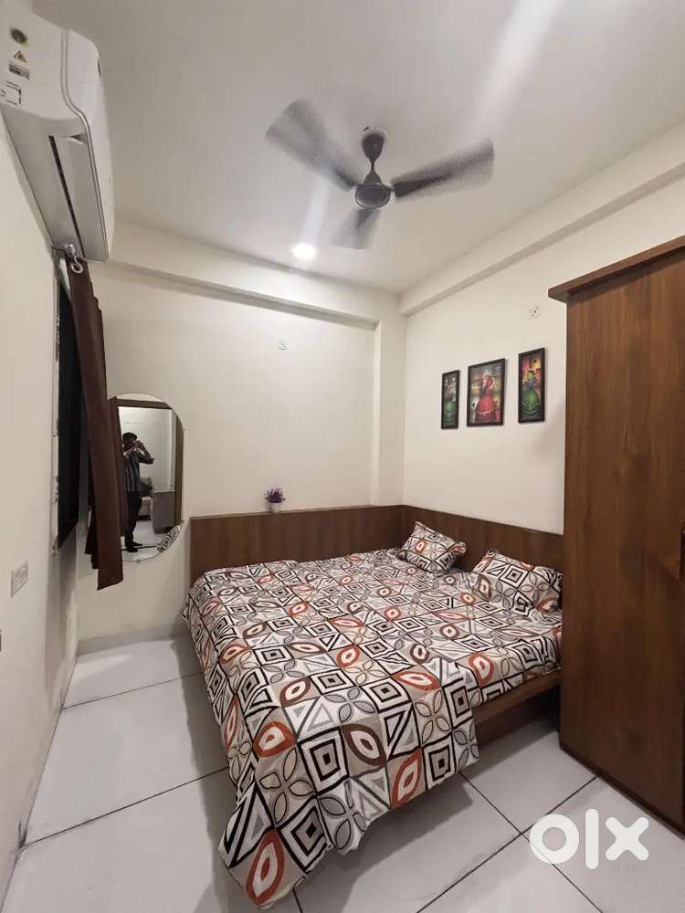 Zero Brokerage!! 1 BHK furnished flat in vijay nagar BRTS
