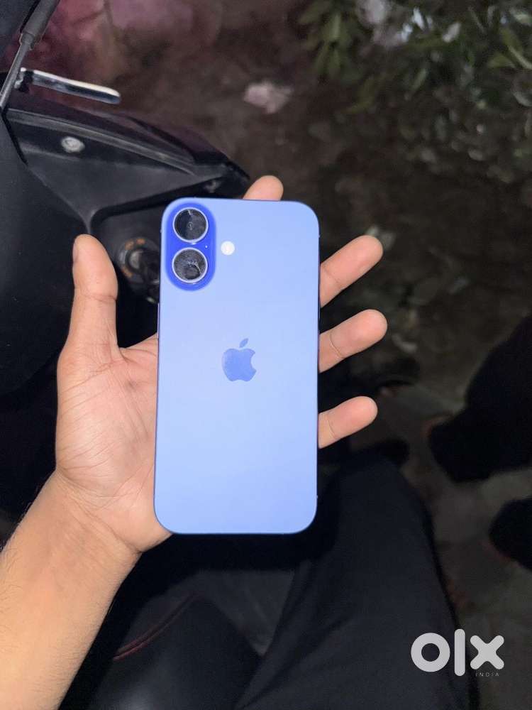 iPhone 16.