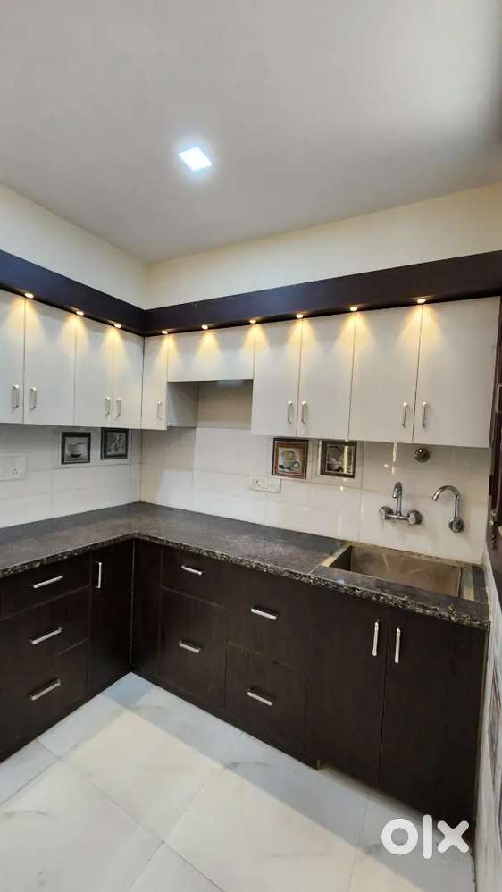 Ready to move 2 BHK independent floor for sale in nanakhedi Delhi