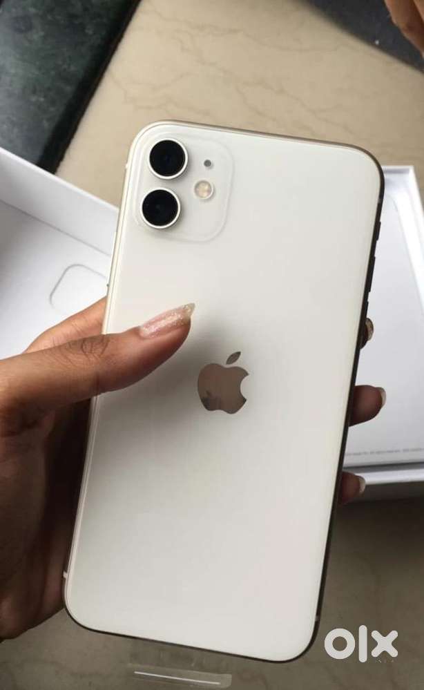 Best sales iPhone 11,128gb with bill box warranty all accessories yes.