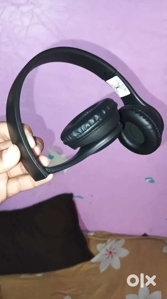 This headphone is very good condition and new