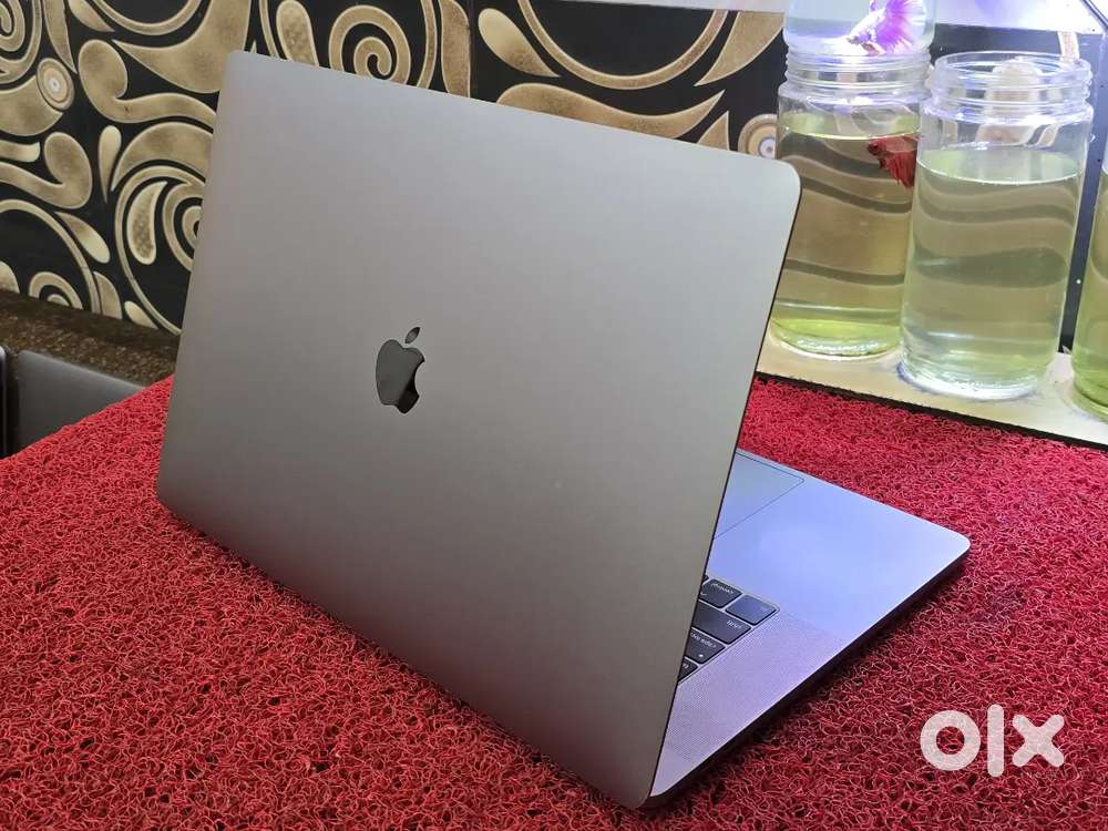 Apple Macbook Pro i7/16/256gb SSD 5.5gb Graphics 15inch Retina Display