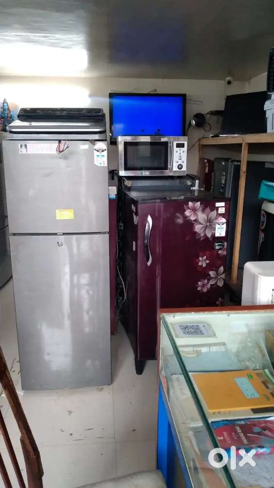 Second hand refrigerator available with warranty