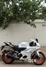 YAMAHA R15 V4