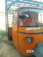 Piaago auto 3 whiler comercial
