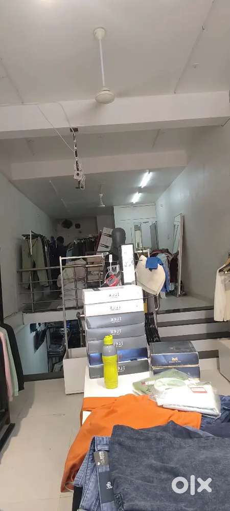 Shop and showroom for rent