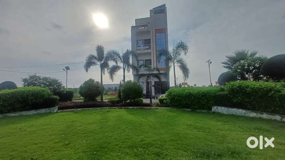 80 Gaj ka plot Gated Township mein Delhi Moradabad highway per