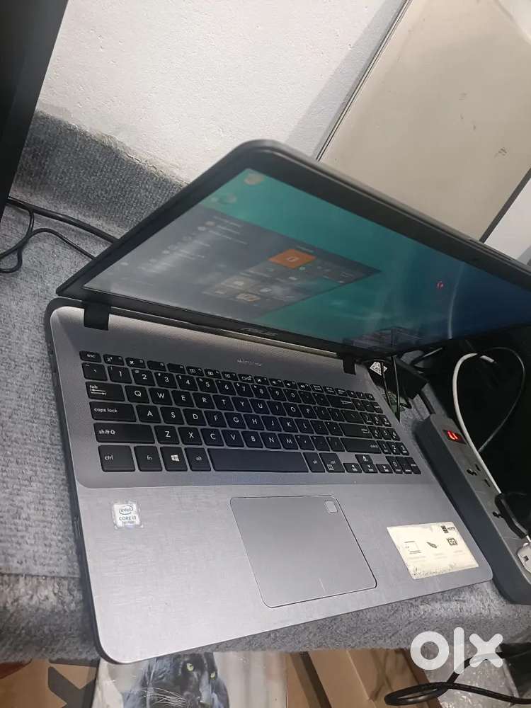 Asus Intel Core i3 7 th Gen. 8 GB Ram 256GB SSD.New Display 1 year war