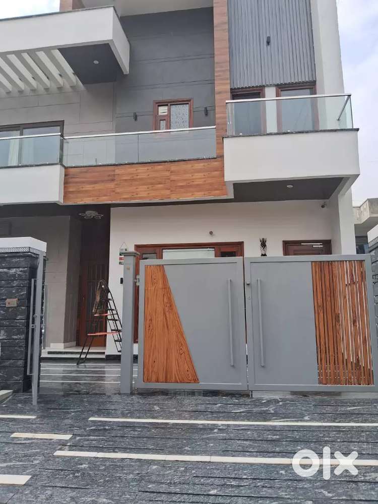 Newly luxcious 3bhk house for rent in sec 7with attached three washroo