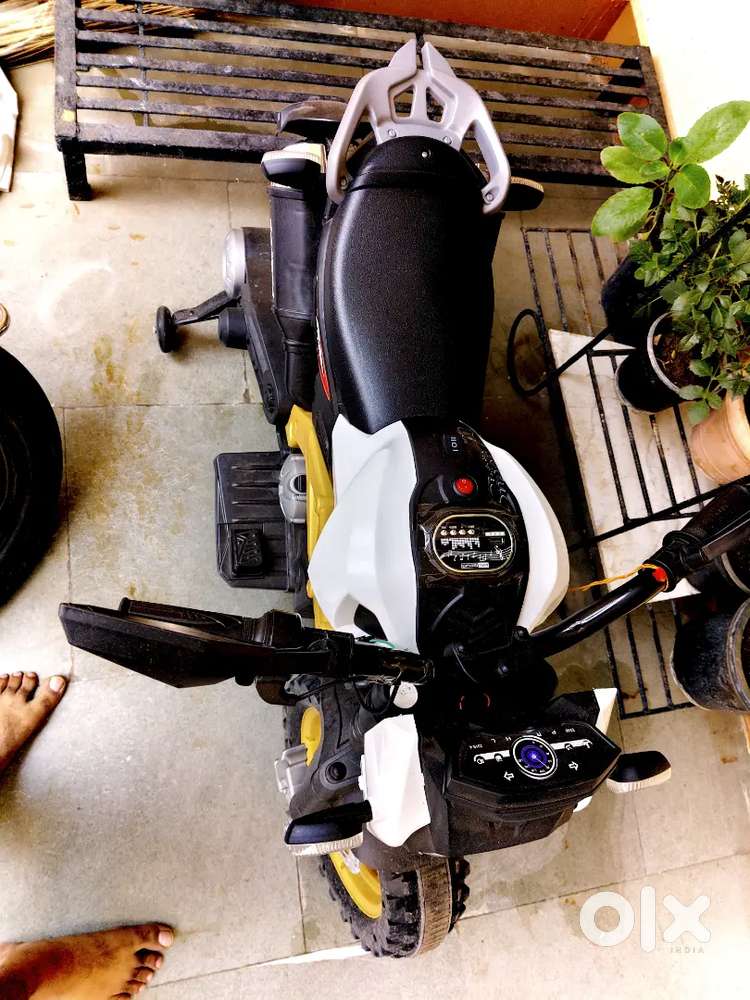 Kids bike battery operated new condition