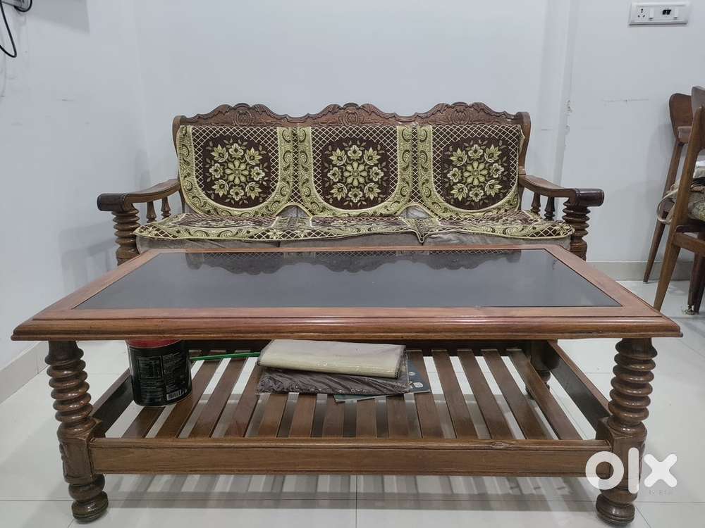 5 seater sofa set with Table