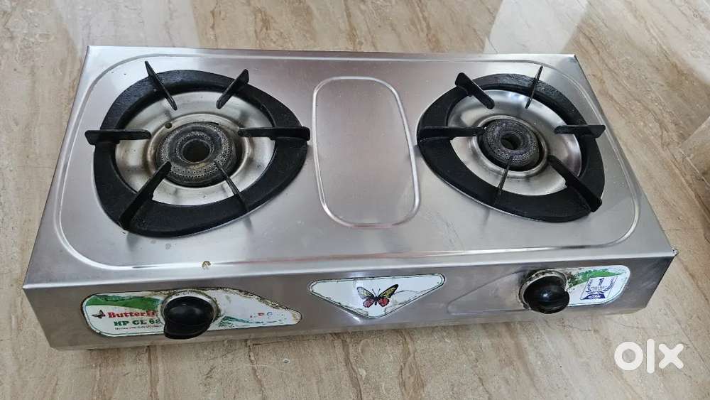 Gas stove with two burners in working condition