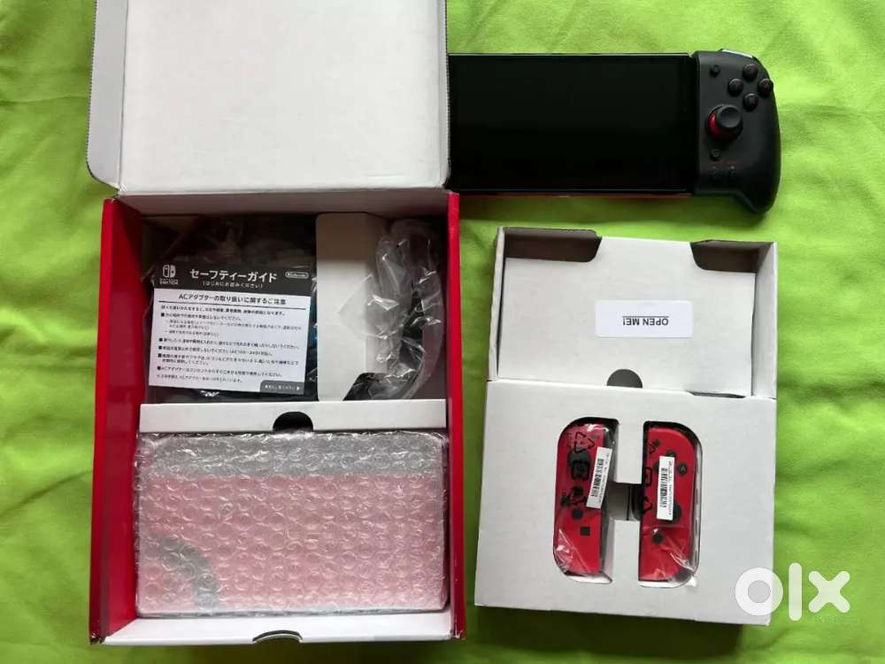 Nintendo Switch OLED Mario Limited Ed.  Red, Bundle Hori Split Pad