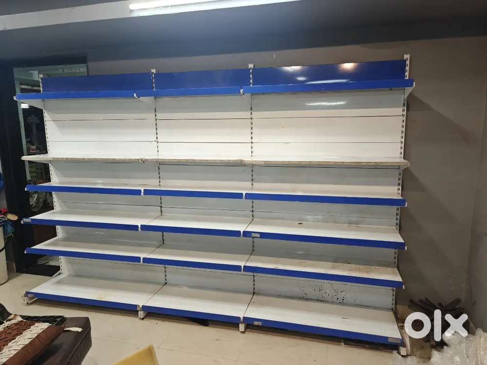 Heavy-Duty Supermarket / Retail Display Rack – Good Condition
with