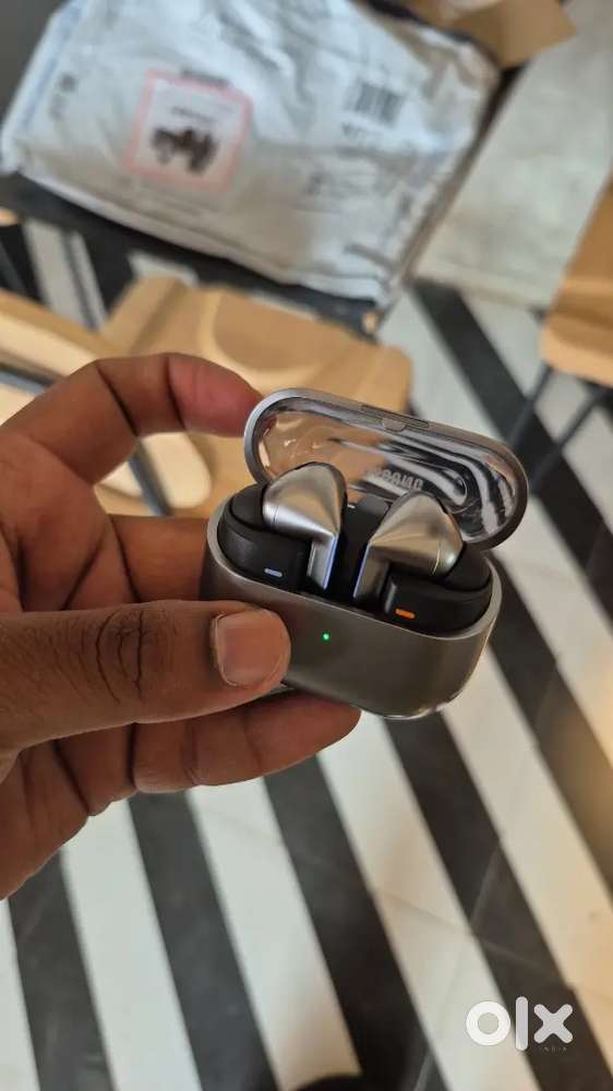 Samsung Buds 3pro (20 Days old only)