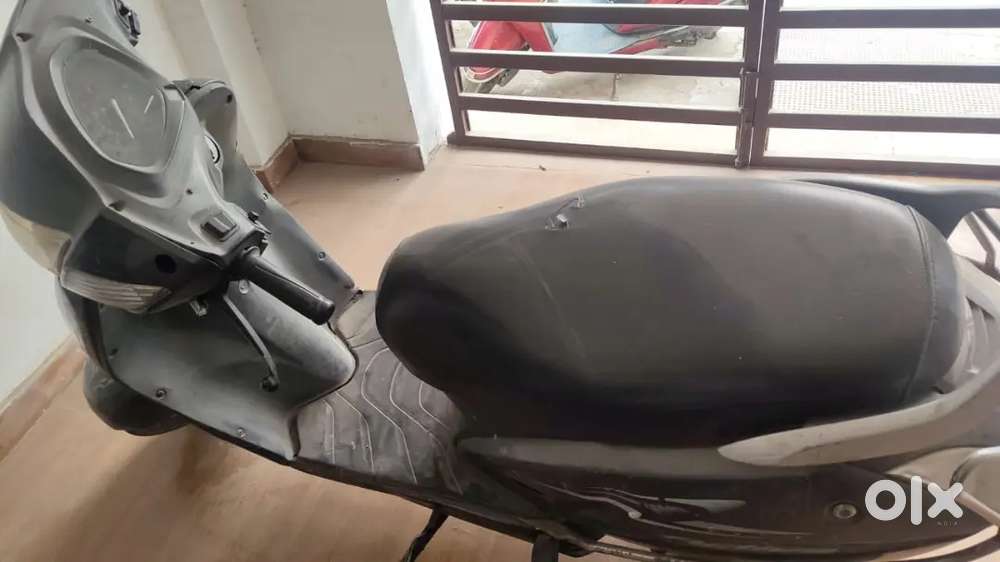 Selling my new like scooty