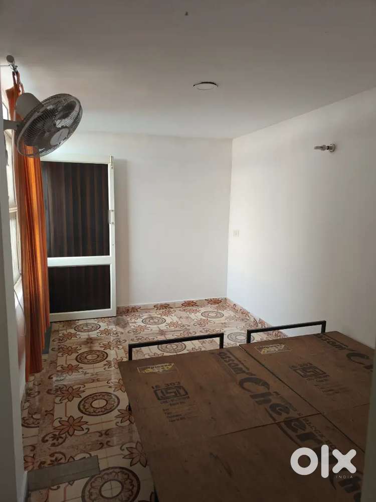 Clean 1 room for rent only for single person.