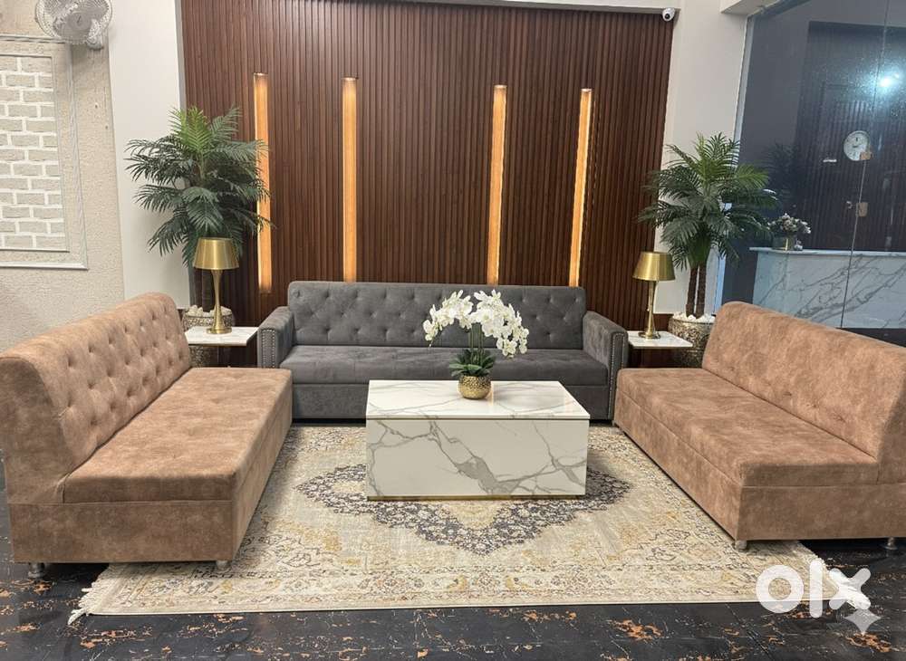 FRONT OFFICE ASSOCIATE