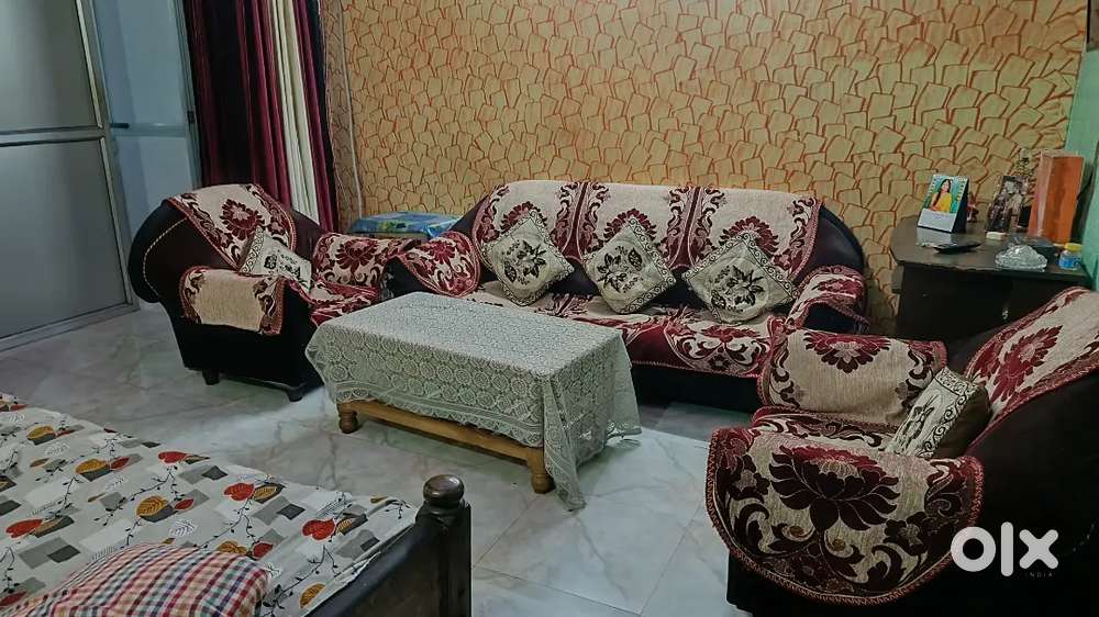 I want to sell flat at Bhikhna Pahari More near Metro station